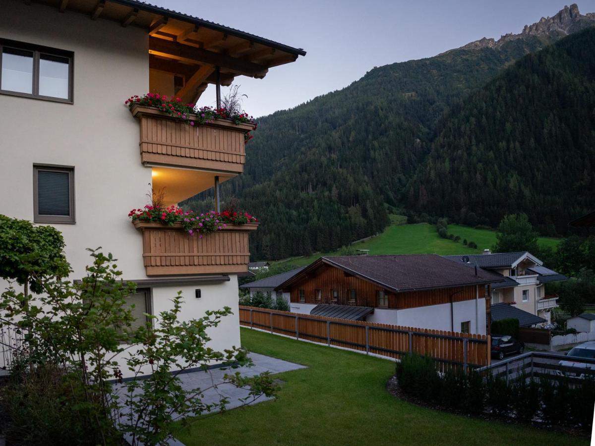 Berg' & Bluamen Appartements Stubai Neustift im Stubaital Exterior foto